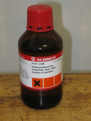 Dodecenylsuccinic anhydride, tech., 90% mixture of isomers 250 ml (sealed) Aldrich 443271 دودسیل سوکسینیک آنهیدرید