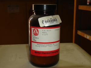 224855 Potassium bromate - ReagentPlus®, ≥99% (Sigma-Aldrich) پتاسیم برومات 500 گرمی آلدریچ
