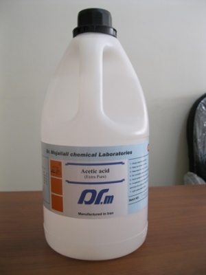 اسید استیک 5/99% extra pure  ساخت شرکت دکتر مجللی 2.5 لیتری