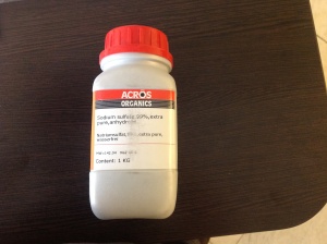 سدیم سولفات خشک 1 کیلویی کد 196640010 شرکت آکروز