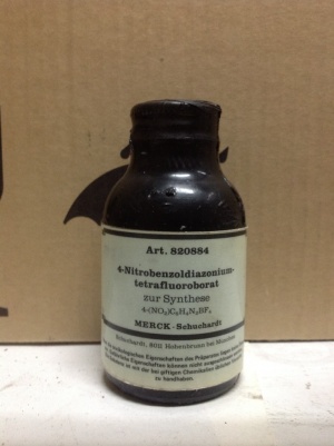 4-نیتروبنزول دی آزونیوم تترافلورو بورات 50 گرمی کد 820884 مرک آلمان 