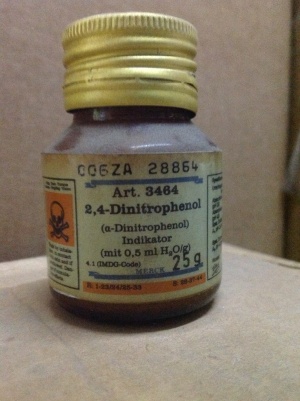 2و4 دی نیتروفنل 25 گرمی کد 3464 مرک آلمان