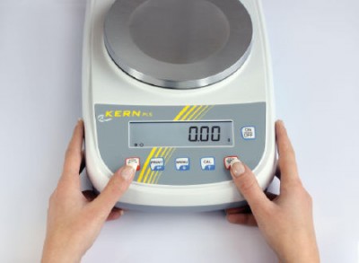 ترازوی 0.001گرم تا 420 گرم مدل PLE 420-3N ساخت کمپانی کرن Kern آلمان