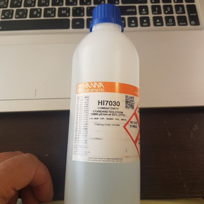 محلول کالیبراسیون دستگاه کنداکتیومتر 12880 میکروزیمنس هانا مدل HI7030 واحد 500 میلی
