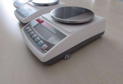 ترازوی 0.01 گرم تا 2100 گرم مدل BTA2100D ساخت کمپانی AXIS لهستان 