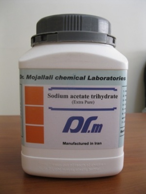 سدیم استات تری هیدرات  extra pure ساخت لابراتوارهای دکتر مجللی 1 کیلوئی 