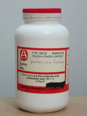 پتاسیم سوربات trans,trans-2,4-Hexadienoic acid potassium salt 99+% 250 grams Sigma 359769